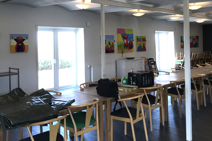 Gallerihimlen sørger for ophængning af malerier på Lønborggård